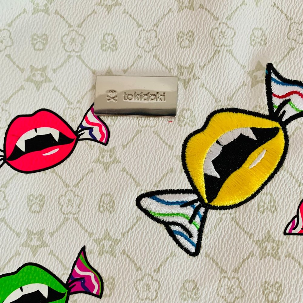 TOKIDOKI PICO FLUO VAMPIRE LIPS CROSSBODY BAG WITH DUST BAG - Picture 3 of 13